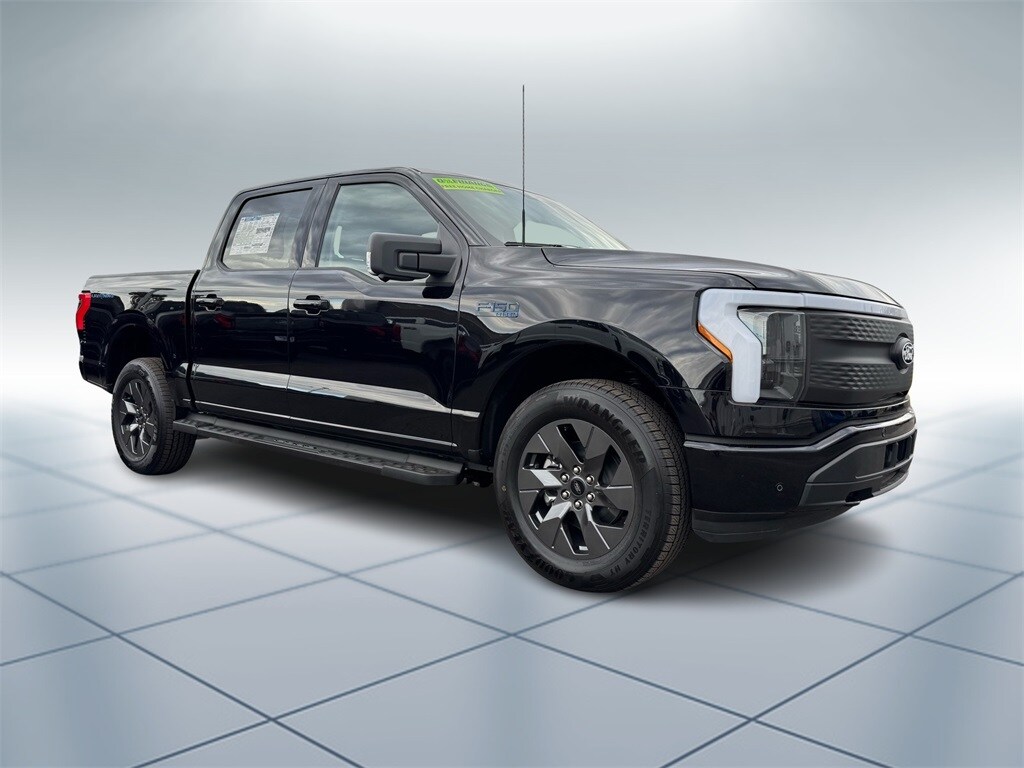 2025 Ford F-150 Lightning photo 2