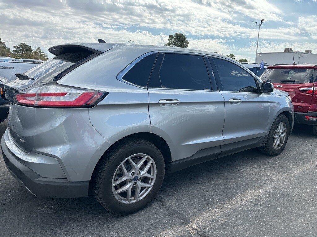 2021 Ford Edge SEL photo 2