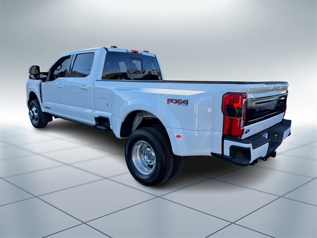 2025 Ford F-350 Platinum photo 4