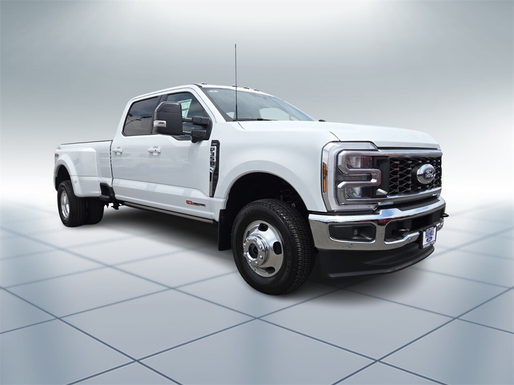 2025 Ford F-350 Lariat photo 2