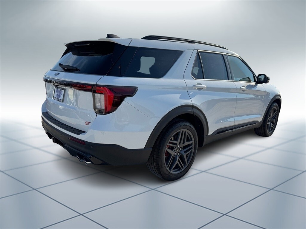 2025 Ford Explorer ST photo 3