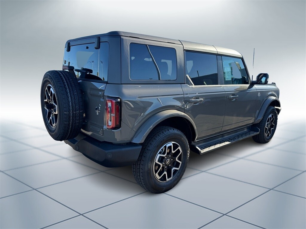 2025 Ford Bronco Outer Banks photo 3