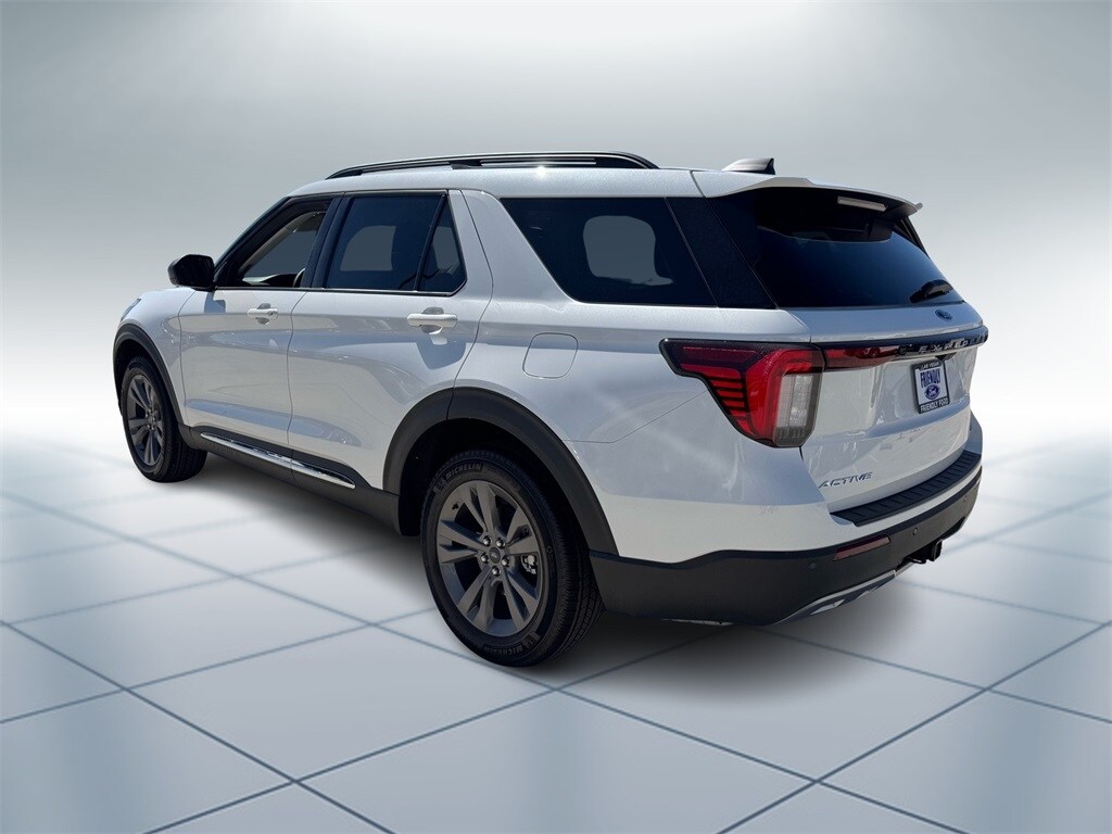2025 Ford Explorer photo 4