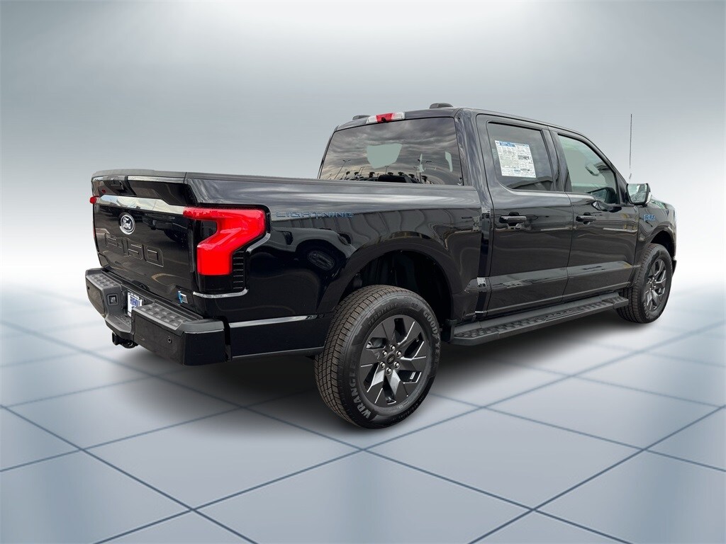 2025 Ford F-150 Lightning photo 3