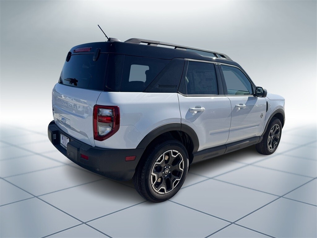 2025 Ford Bronco Sport Outer Banks photo 3