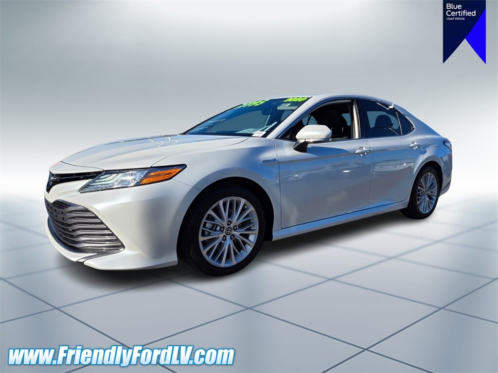 2020 Toyota Camry Hybrid XLE photo 2