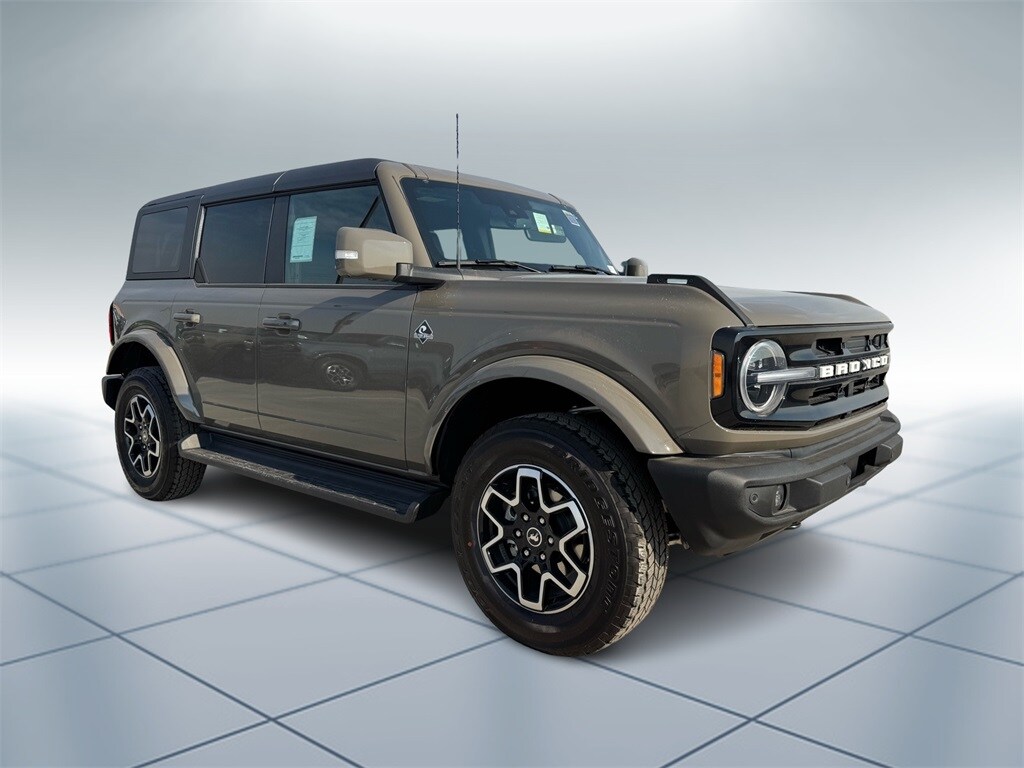 2025 Ford Bronco Outer Banks photo 2