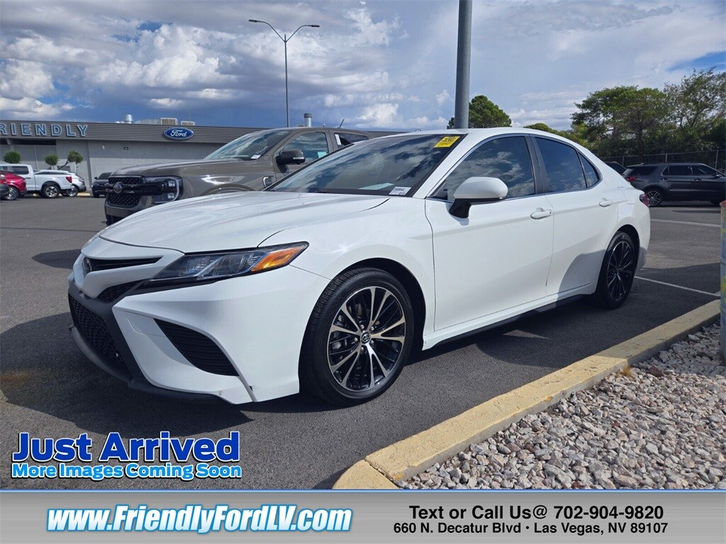 2018 Toyota Camry XLE XSE photo 2