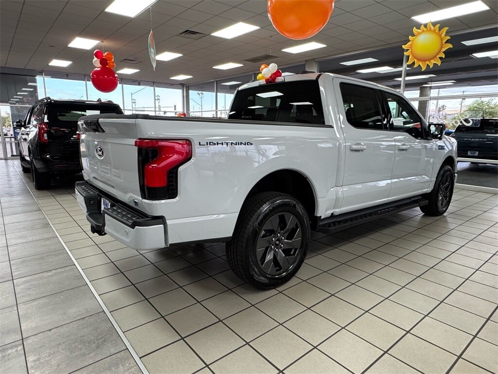 2025 Ford F-150 Lightning photo 3