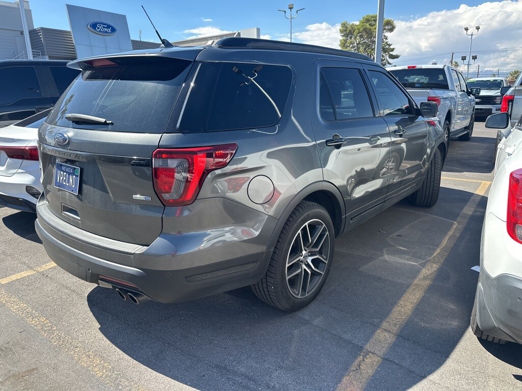 2019 Ford Explorer Sport photo 2
