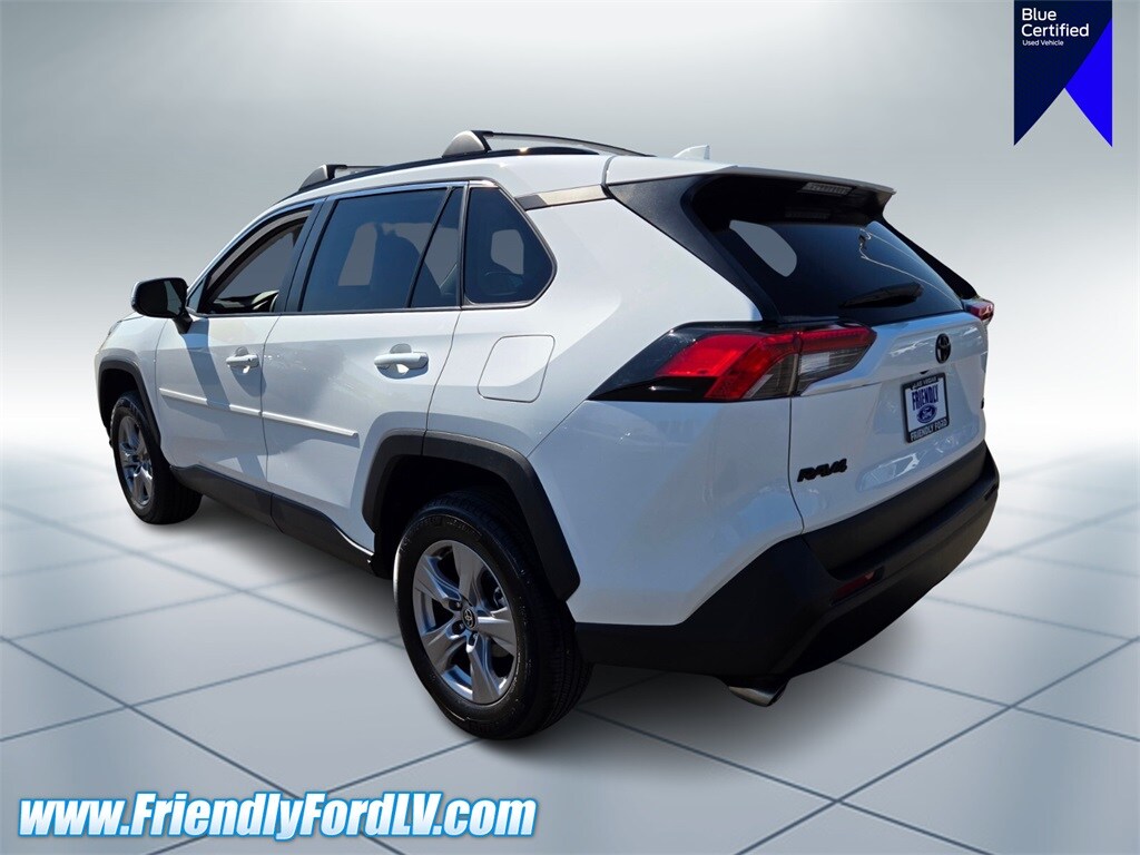 2022 Toyota RAV4 XLE photo 4