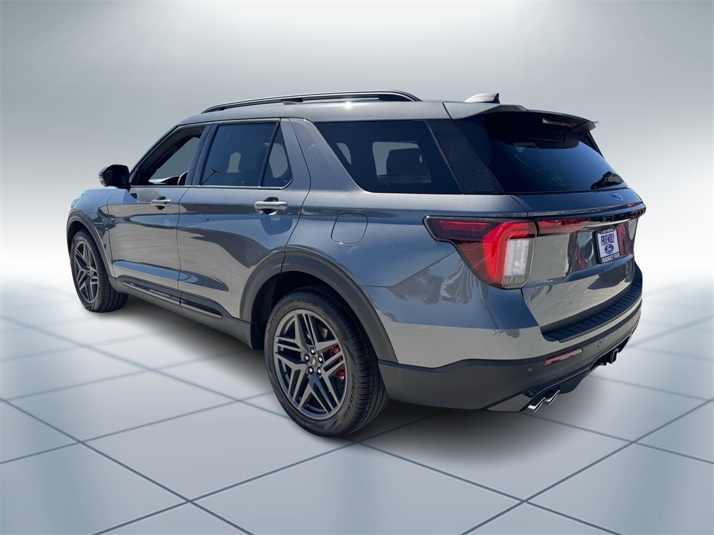 2025 Ford Explorer ST photo 4