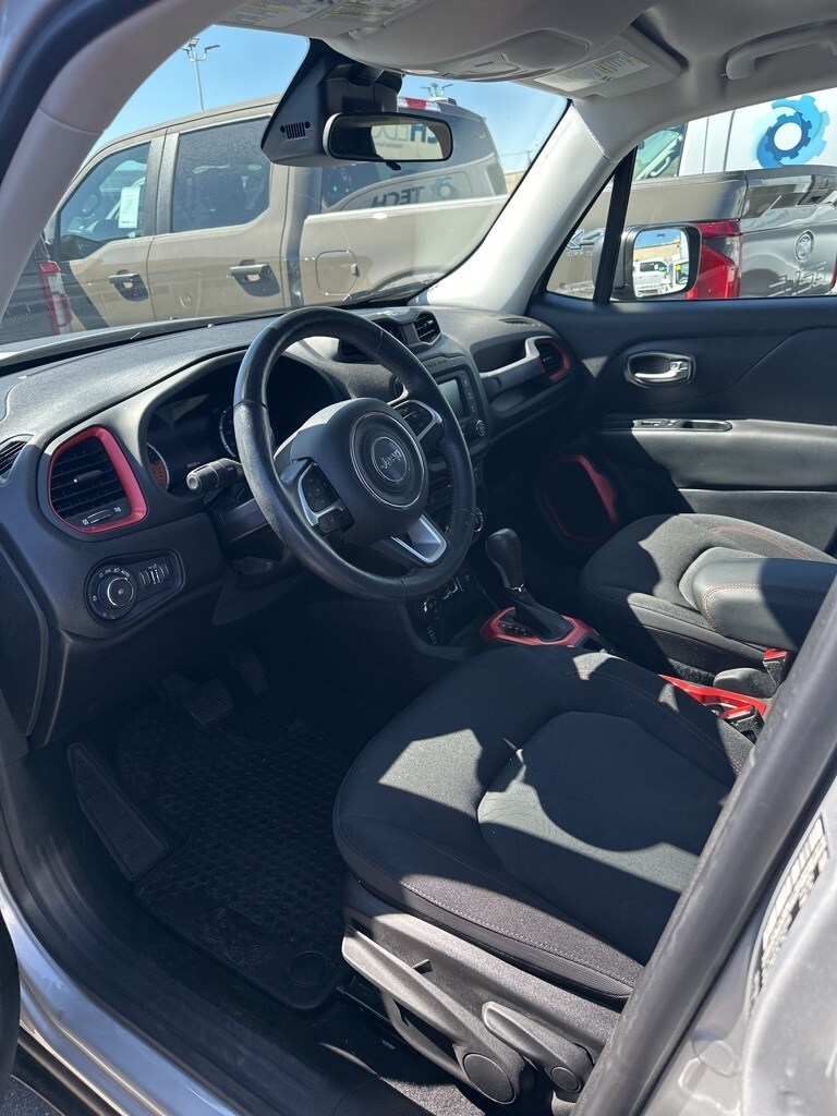 2017 Jeep Renegade Trailhawk photo 4