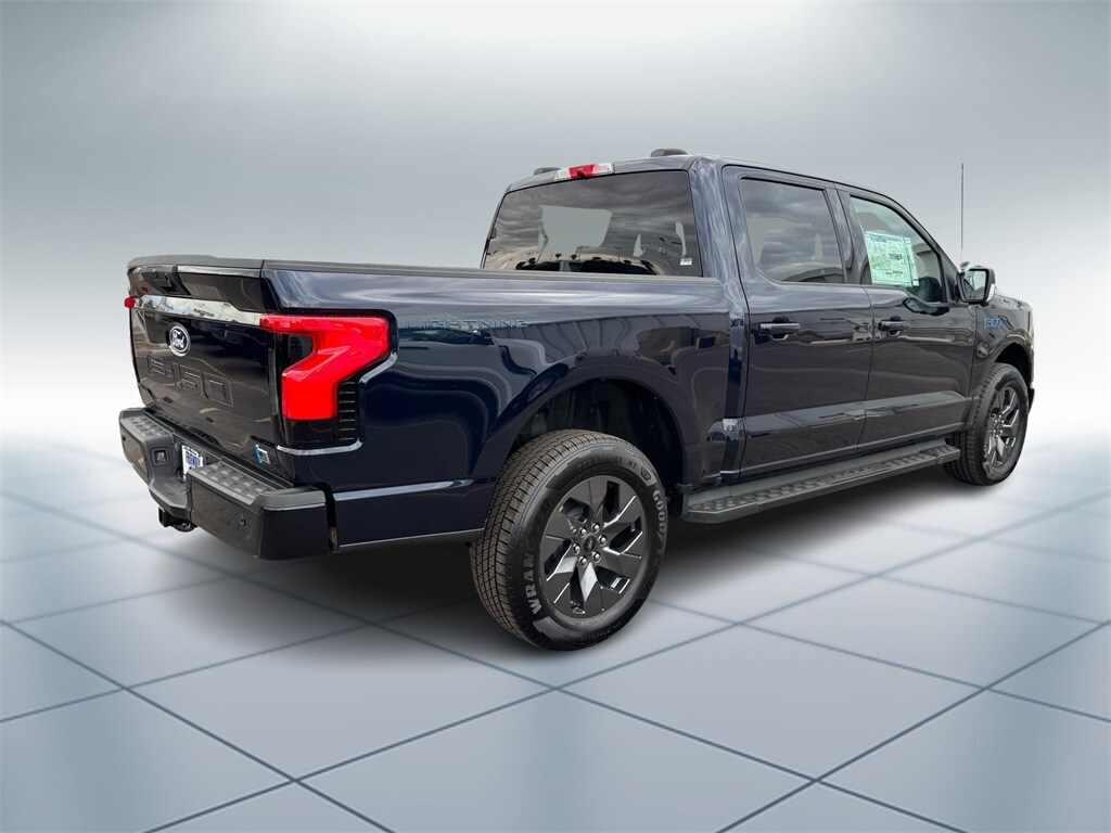2025 Ford F-150 Lightning photo 3