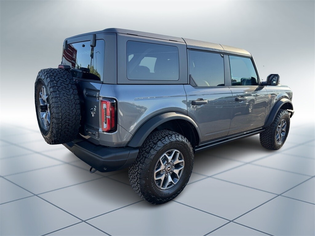 2025 Ford Bronco Badlands photo 3