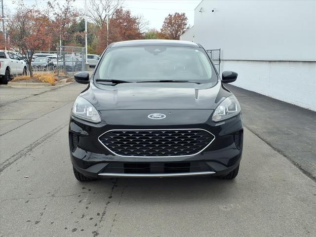 Used 2020 Ford Escape SE with VIN 1FMCU9G63LUC42323 for sale in Monroe, MI