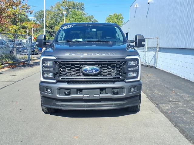2023 Ford F-250 Lariat photo 2