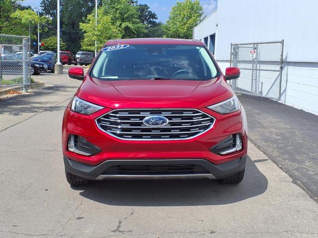 2022 Ford Edge SEL photo 2