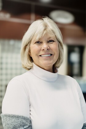 Staff member Kim Wilson from ID_068a8dd5ccb0