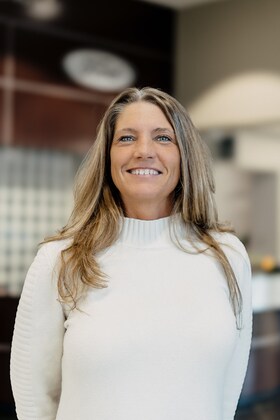 Staff member Kristie Harris from ID_068a8dd5ccb0