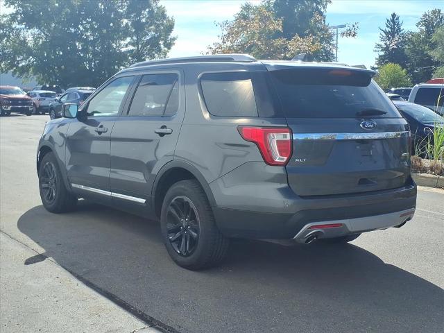 2016 Ford Explorer XLT photo 4