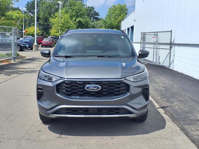 2023 Ford Escape ST-Line photo 2