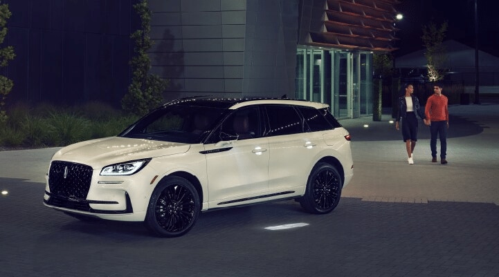 Exterior of the 2025 Lincoln Corsair Grand Touring PHEV