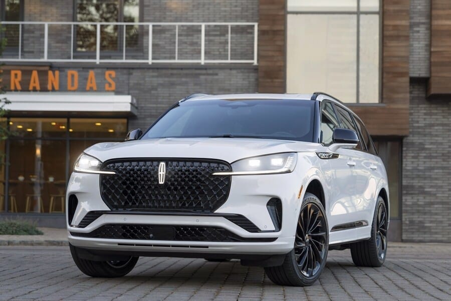 Elegant exterior of the 2026 Lincoln Aviator.