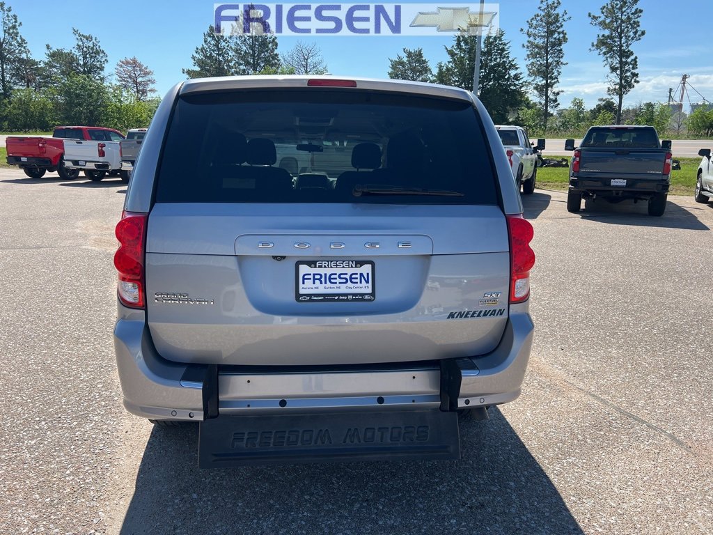 2016 Dodge Grand Caravan SXT photo 3