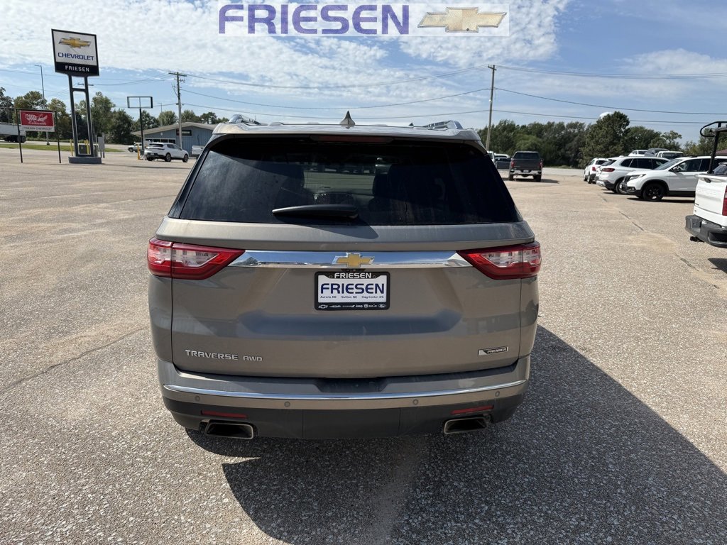 2018 Chevrolet Traverse Premier photo 2