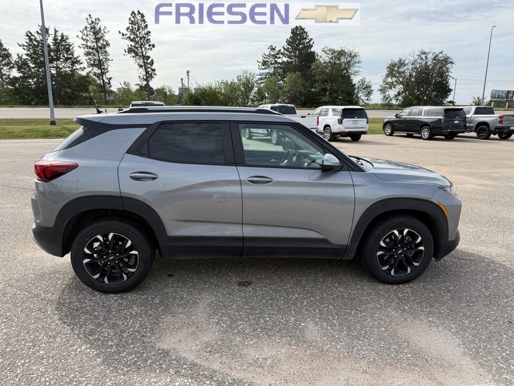 2023 Chevrolet Trailblazer LT photo 2
