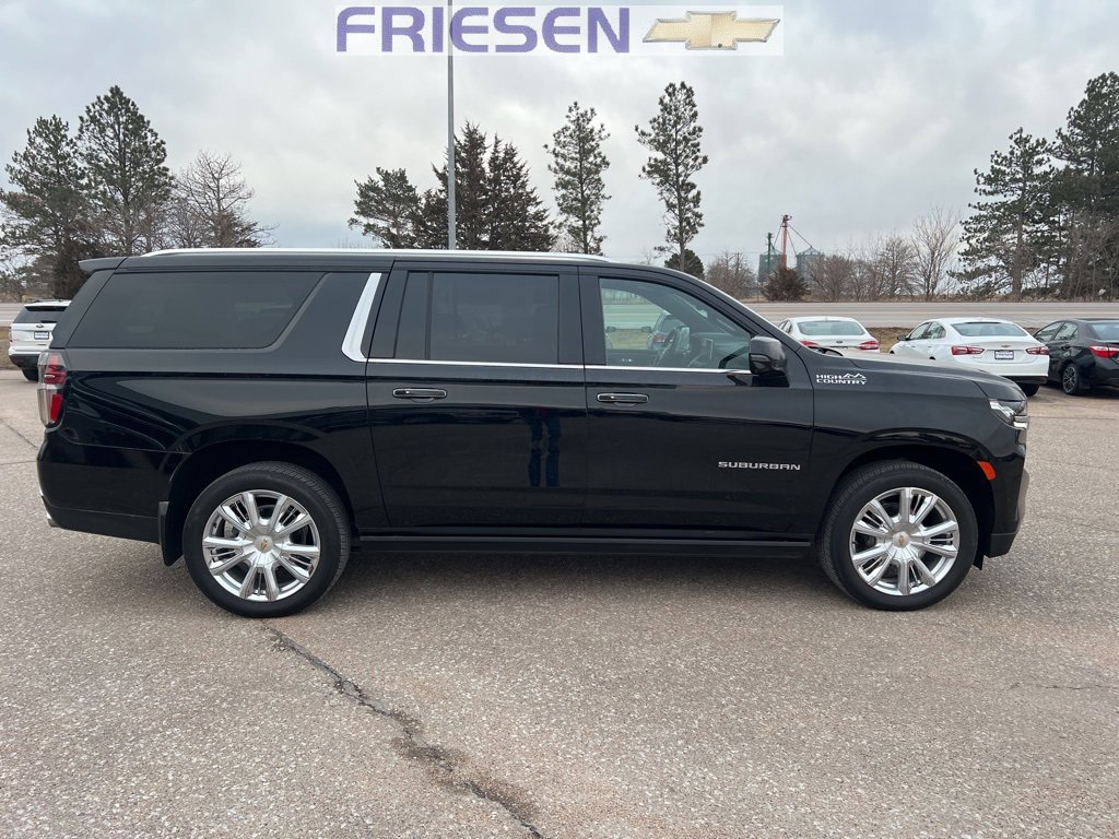 2023 Chevrolet Suburban High Country photo 4