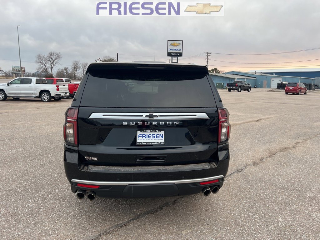 2023 Chevrolet Suburban High Country photo 3