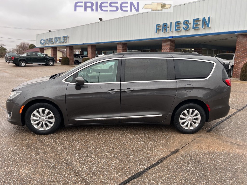 Used 2017 Chrysler Pacifica Touring-L with VIN 2C4RC1BG9HR621902 for sale in Sutton, NE