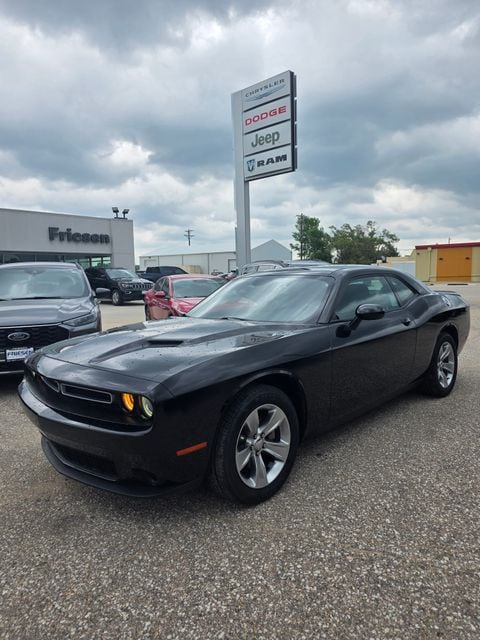 2021 Dodge Challenger SXT Auto's photo