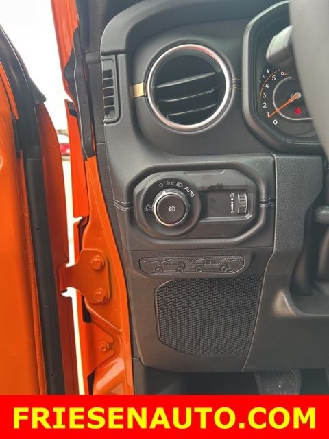 2025 Jeep Wrangler 4-Door Sahara - Photo 12
