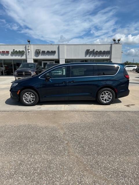 2025 Chrysler Pacifica Passenger Van 