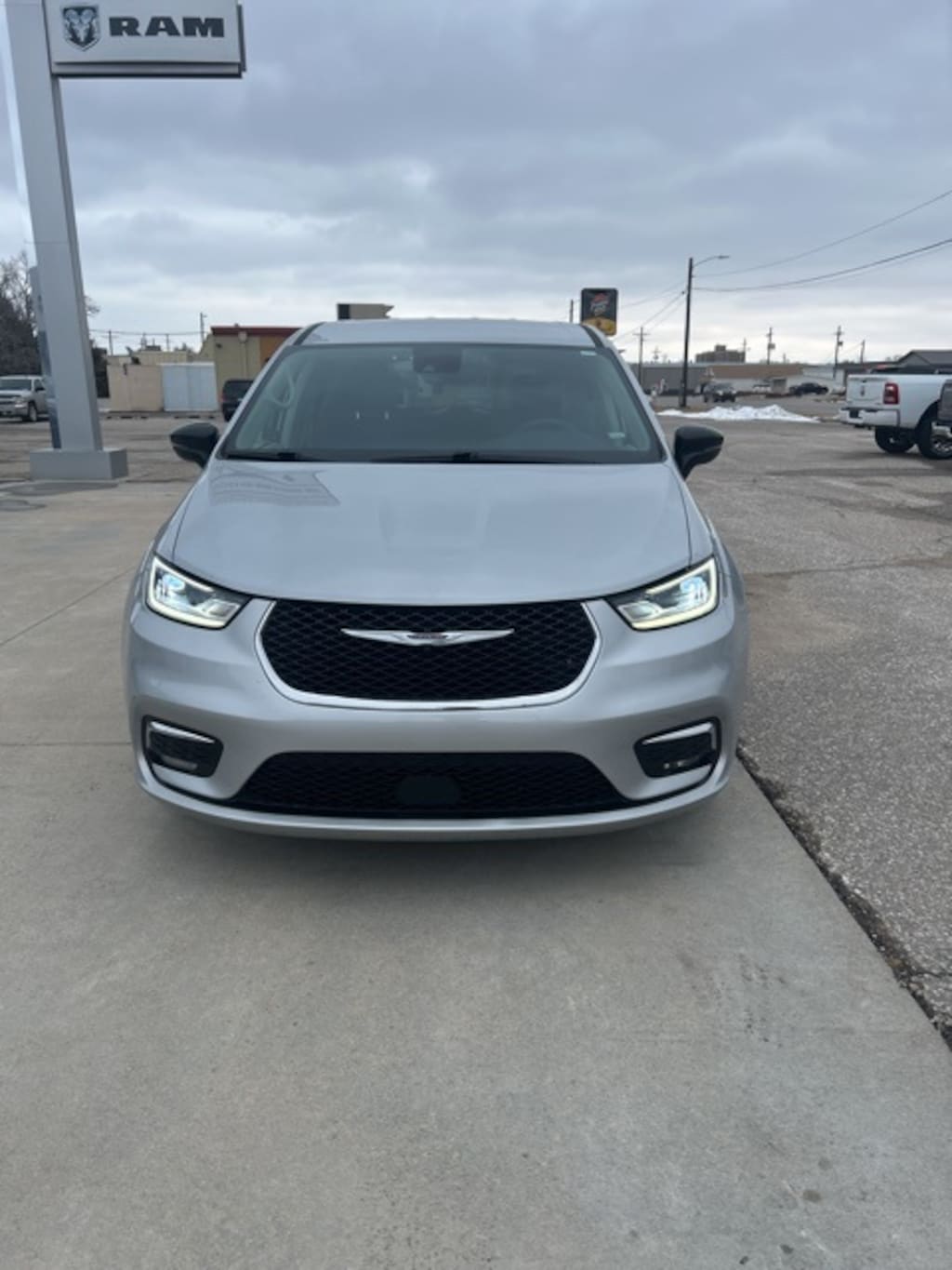 Used 2024 Chrysler Pacifica Touring L Van Passenger Van