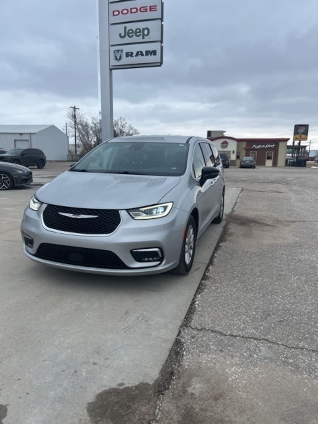 Used 2024 Chrysler Pacifica Touring L Van Passenger Van