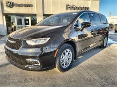 2025 Chrysler Pacifica SELECT Passenger Van