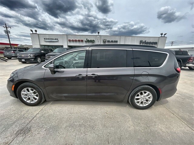 2022 Chrysler Pacifica Touring L photo 2