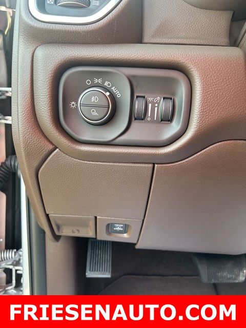 2026 RAM 3500 Laramie - Photo 18