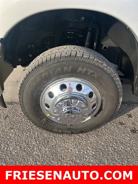2026 RAM 3500 Laramie - Photo 11
