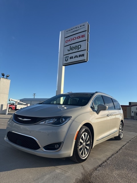 2020 Chrysler Pacifica Touring L Plus's photo