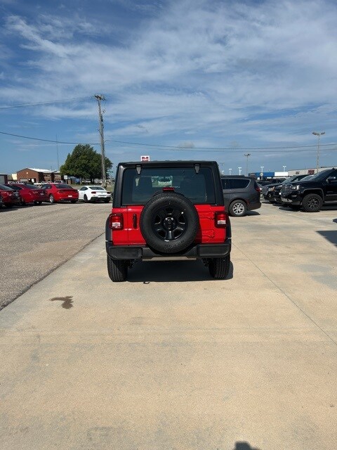 2025 Jeep Wrangler Sport photo 3