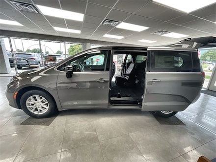 2025 Chrysler Pacifica SELECT Passenger Van