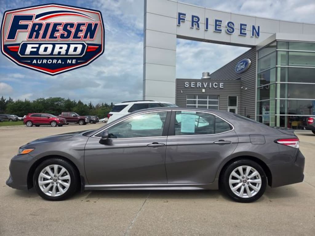 Used 2020 Toyota Camry SE Sedan