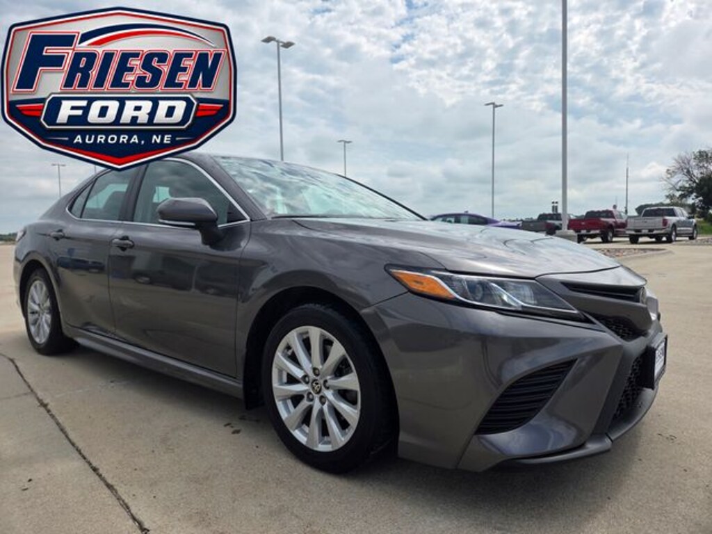 Used 2020 Toyota Camry SE Sedan
