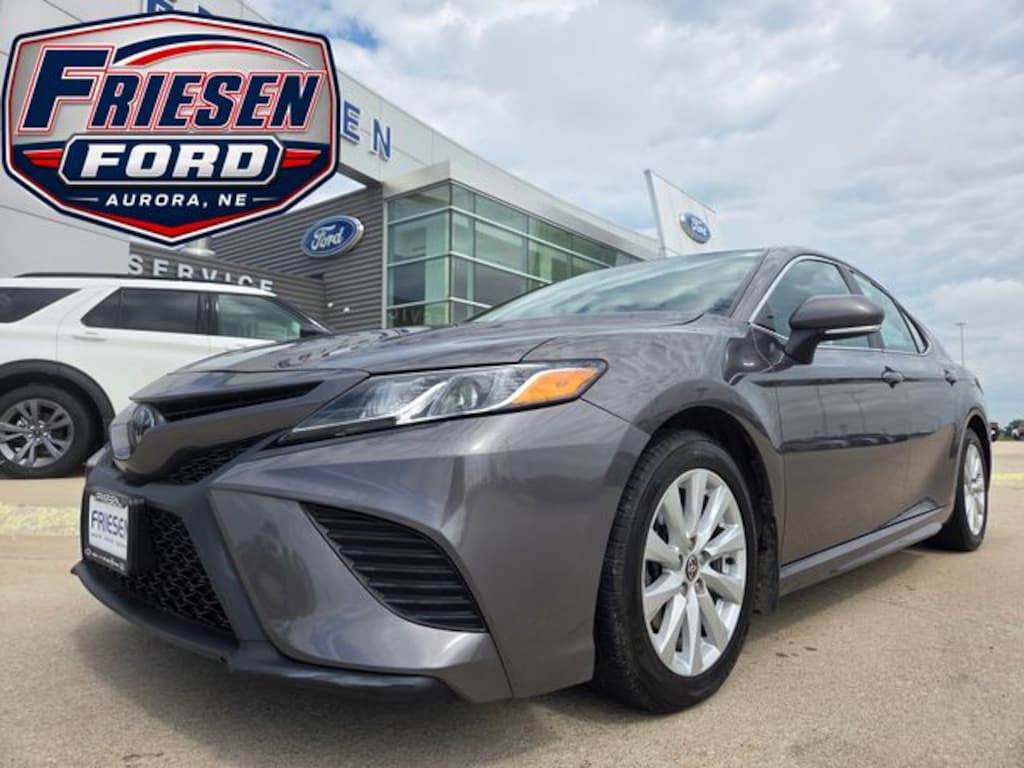 Used 2020 Toyota Camry SE Sedan