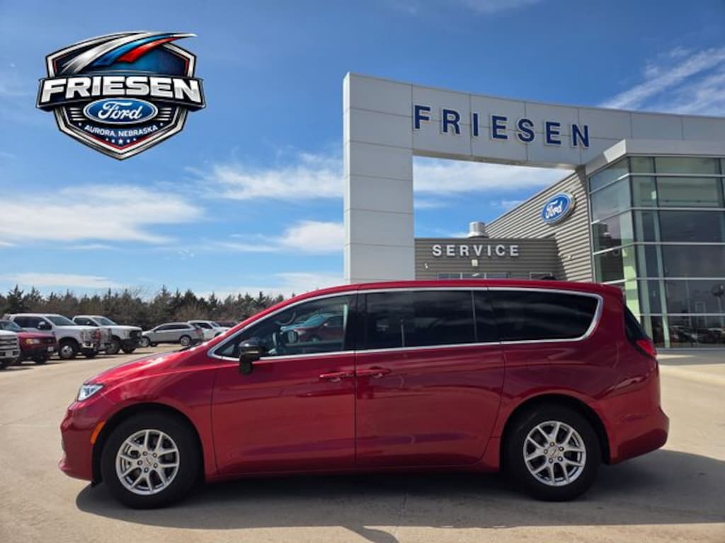 Used 2025 Chrysler Pacifica Select Van Passenger Van